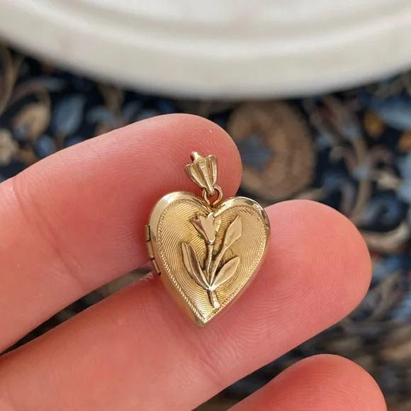 Vintage 12K Gold-Filled Floral Heart Locket - Picture 10 of 11